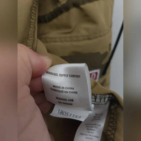 MEN'S Herschel Supply Co. Field Woodland Camo Rain Jacket size MEDIUM - Picture 10 of 12